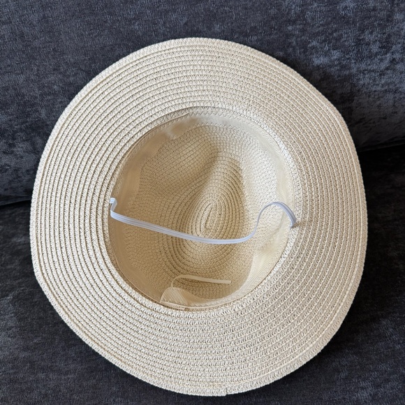 Adjustable Sun Hat for child - Picture 2 of 3